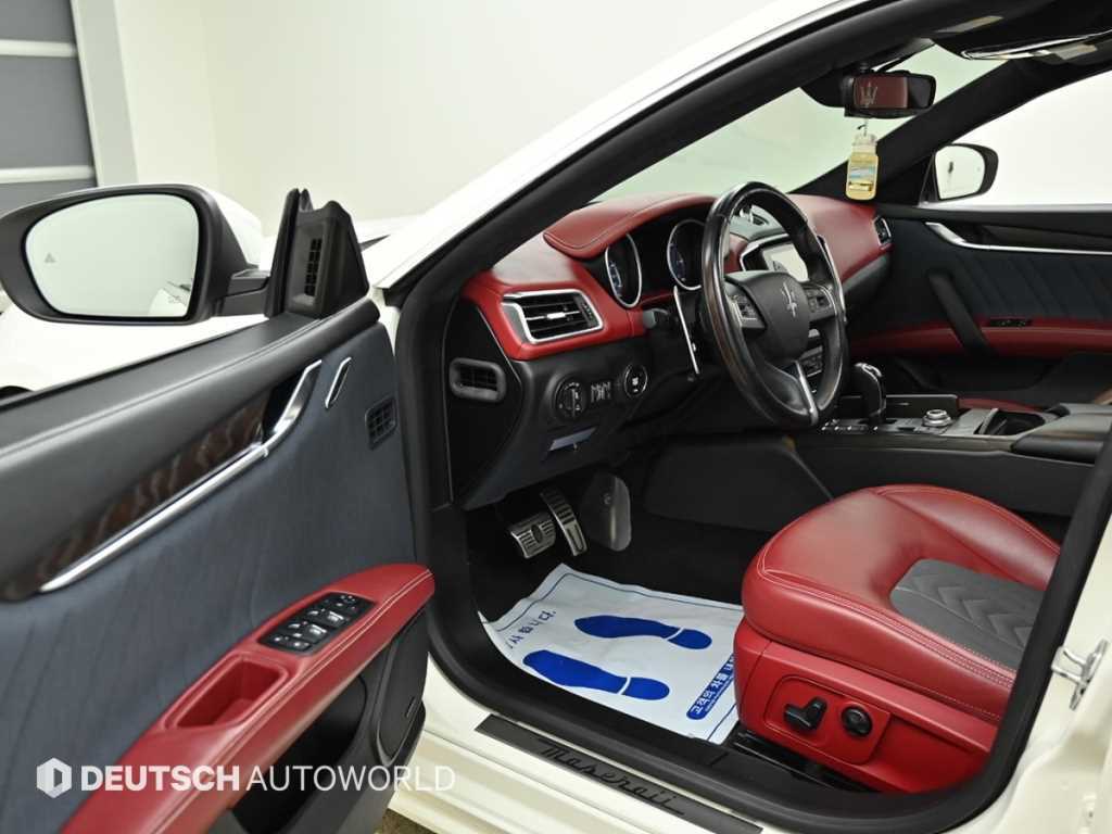 Maserati Ghibli - Vista 11