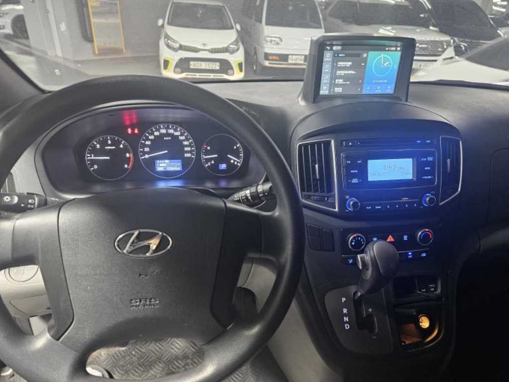 HYUNDAI Starex - Vista 6