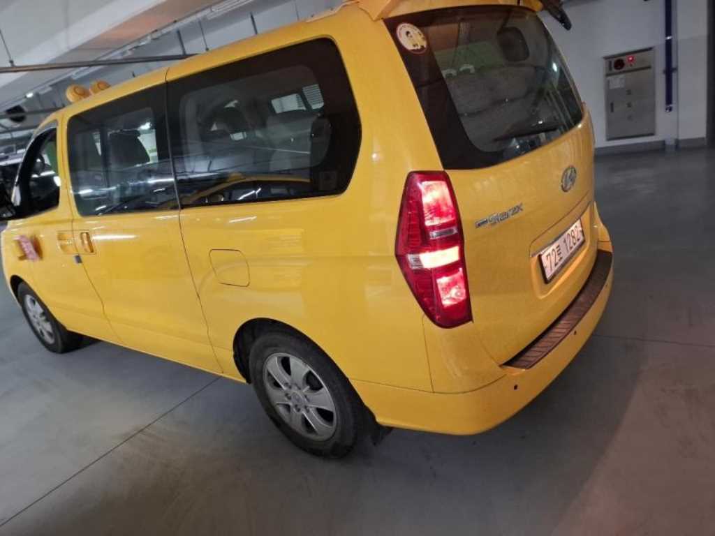 HYUNDAI Starex - Vista 5