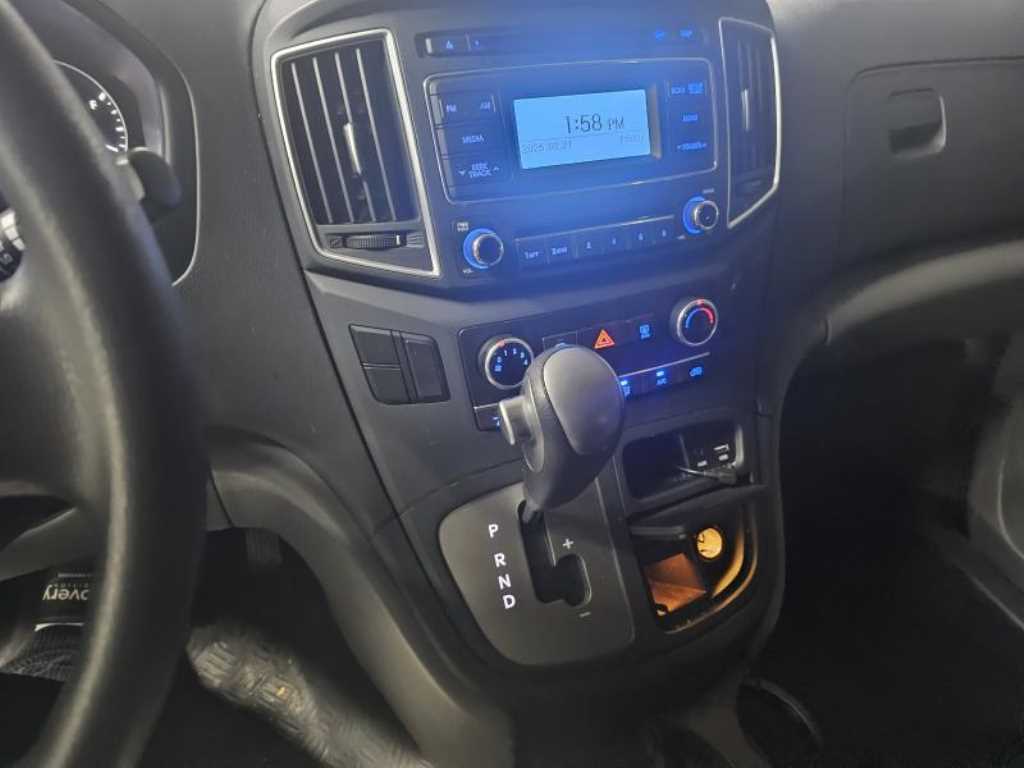 HYUNDAI Starex - Vista 8