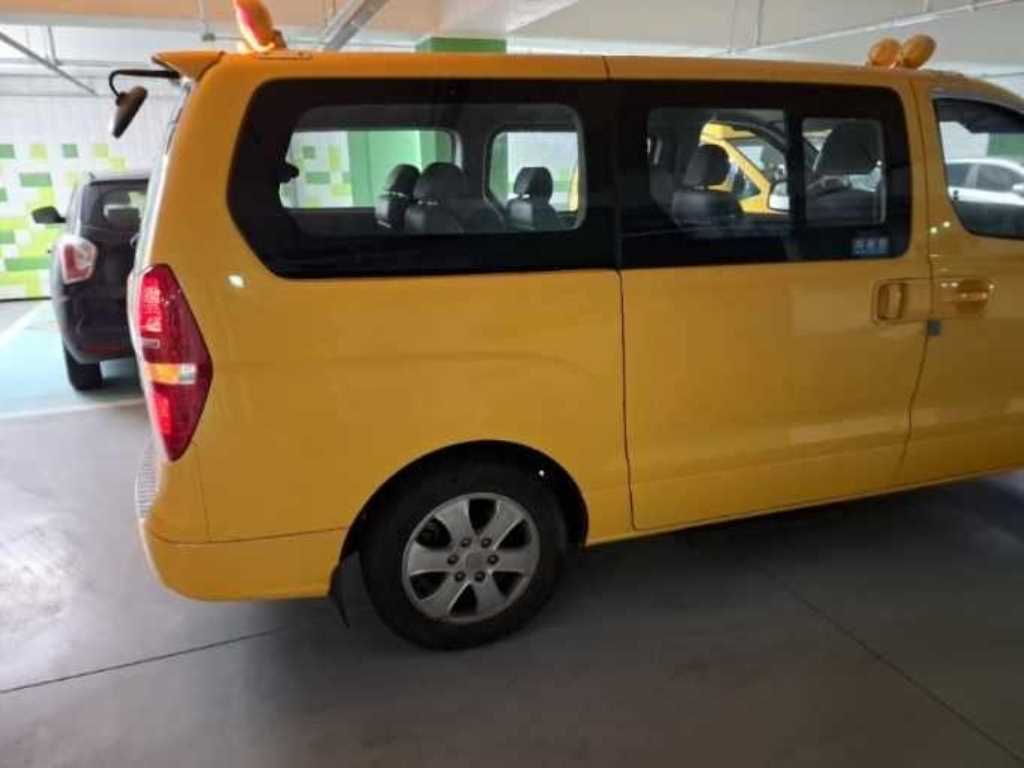 HYUNDAI Starex - Vista 4