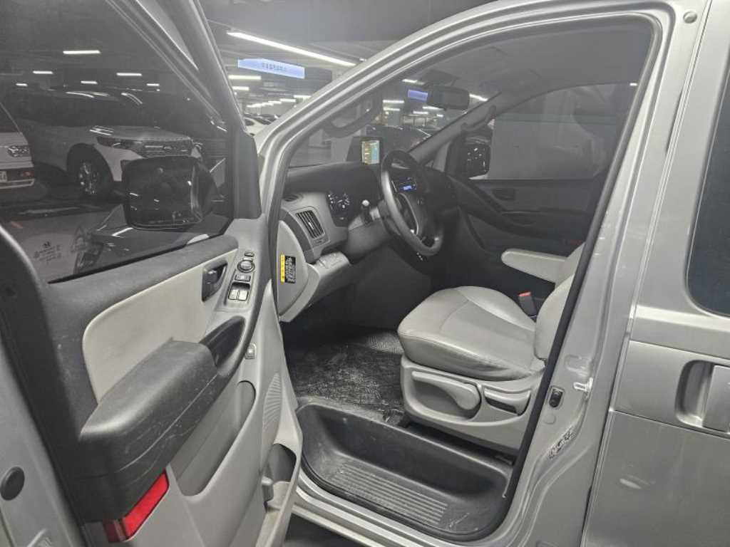 HYUNDAI Starex - Vista 4