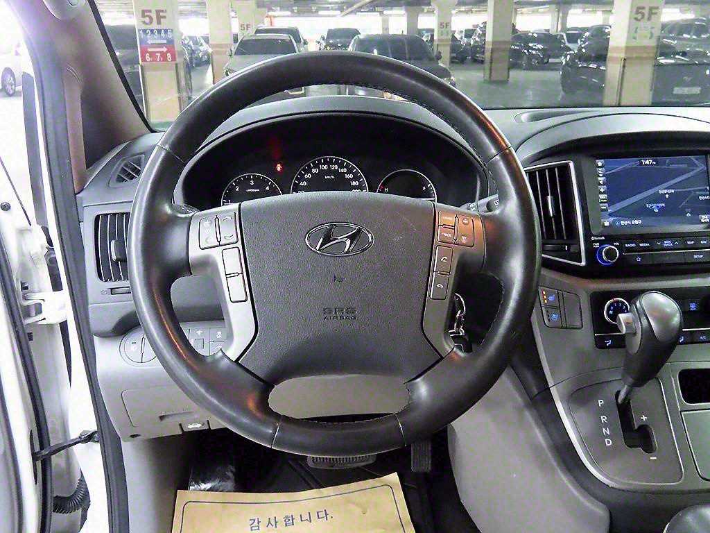 HYUNDAI Starex - Vista 9