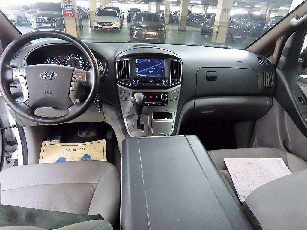 HYUNDAI Starex - Vista 7