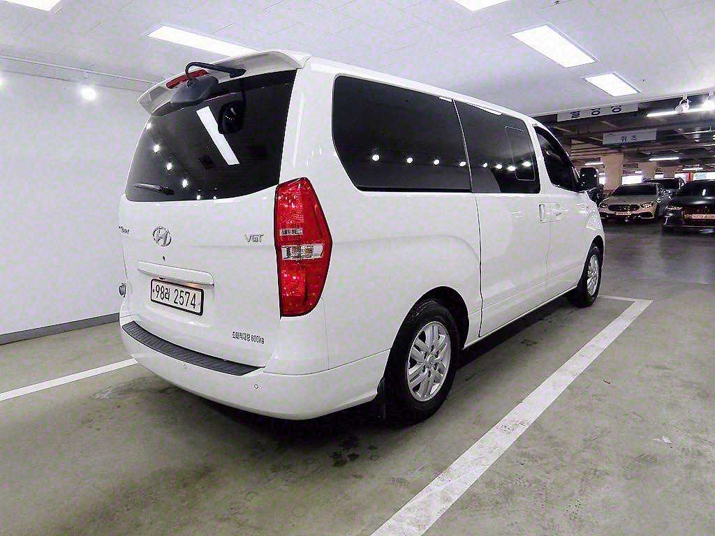 HYUNDAI Starex - Vista 4