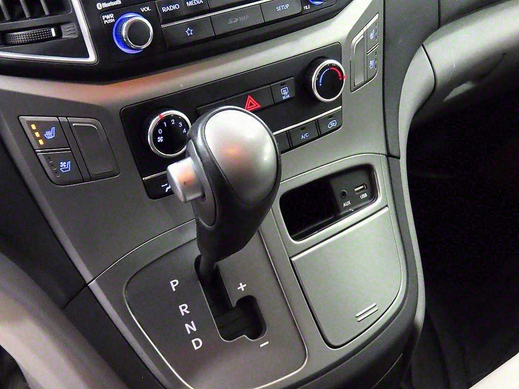 HYUNDAI Starex - Vista 10