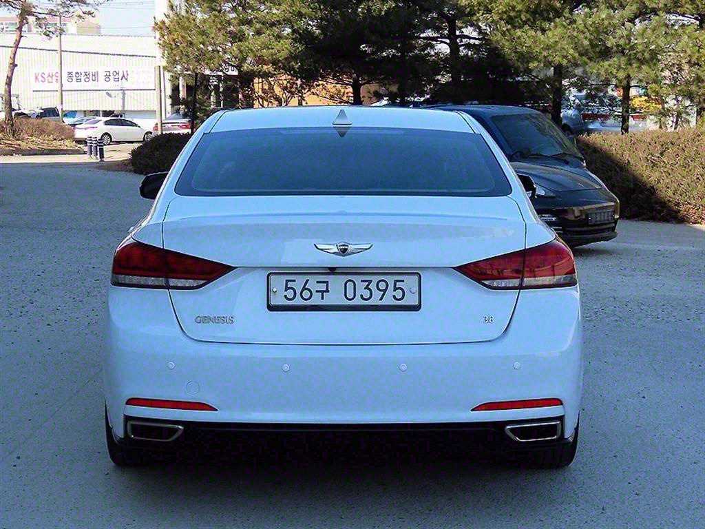 HYUNDAI Genesis - Vista 4