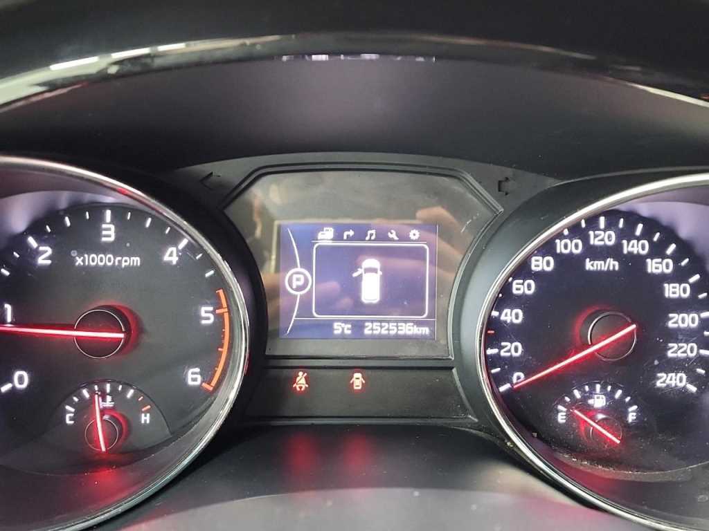 KIA Carnival - Vista 6