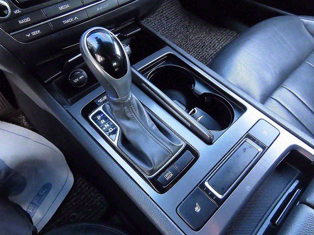 HYUNDAI Genesis - Vista 10