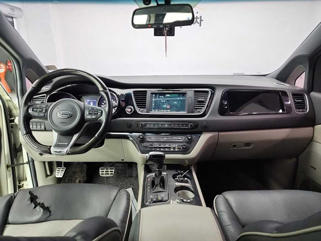 KIA Carnival - Vista 7