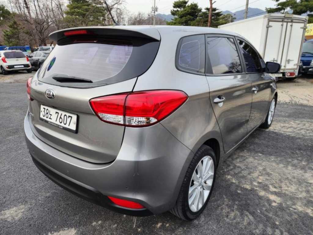 KIA Carens - Vista 6