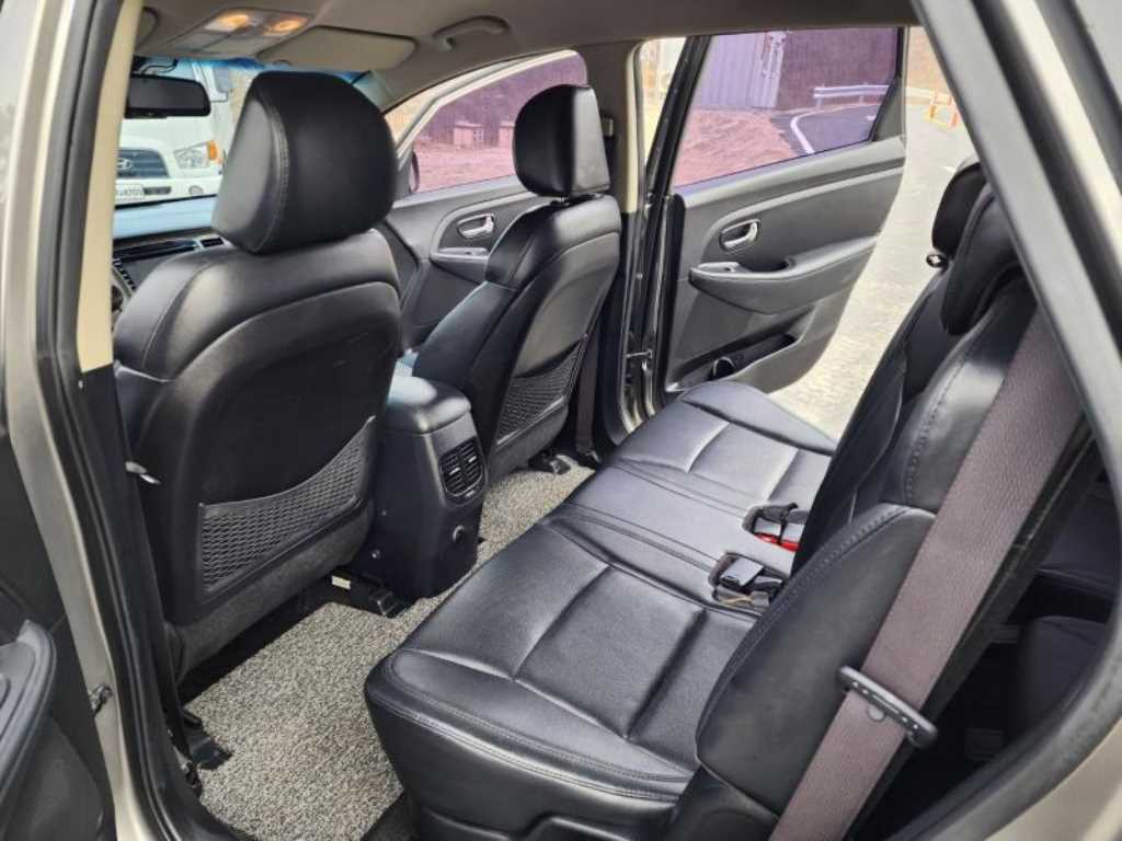 KIA Carens - Vista 7
