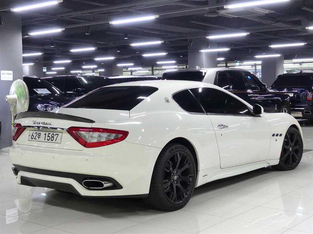 Maserati Gran Turismo - Vista 4