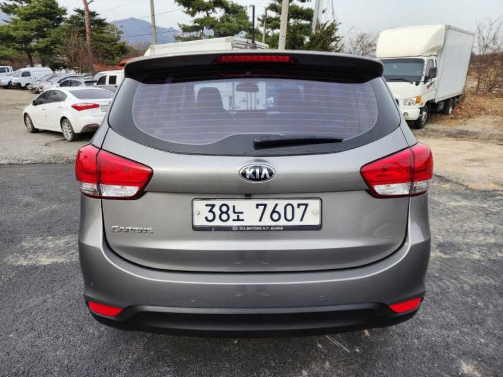 KIA Carens - Vista 5