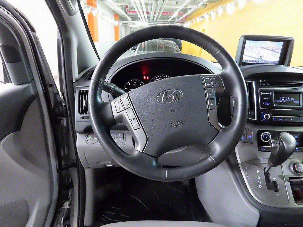 HYUNDAI Starex - Vista 7