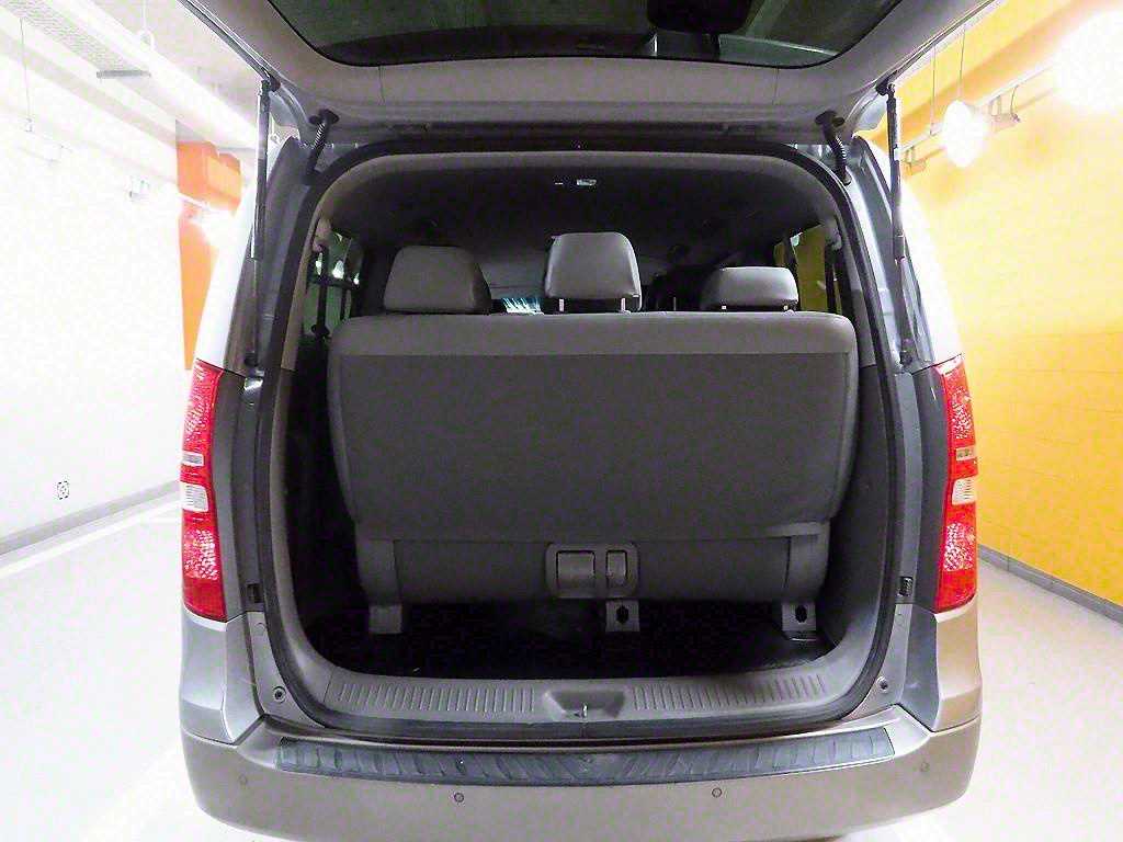 HYUNDAI Starex - Vista 5