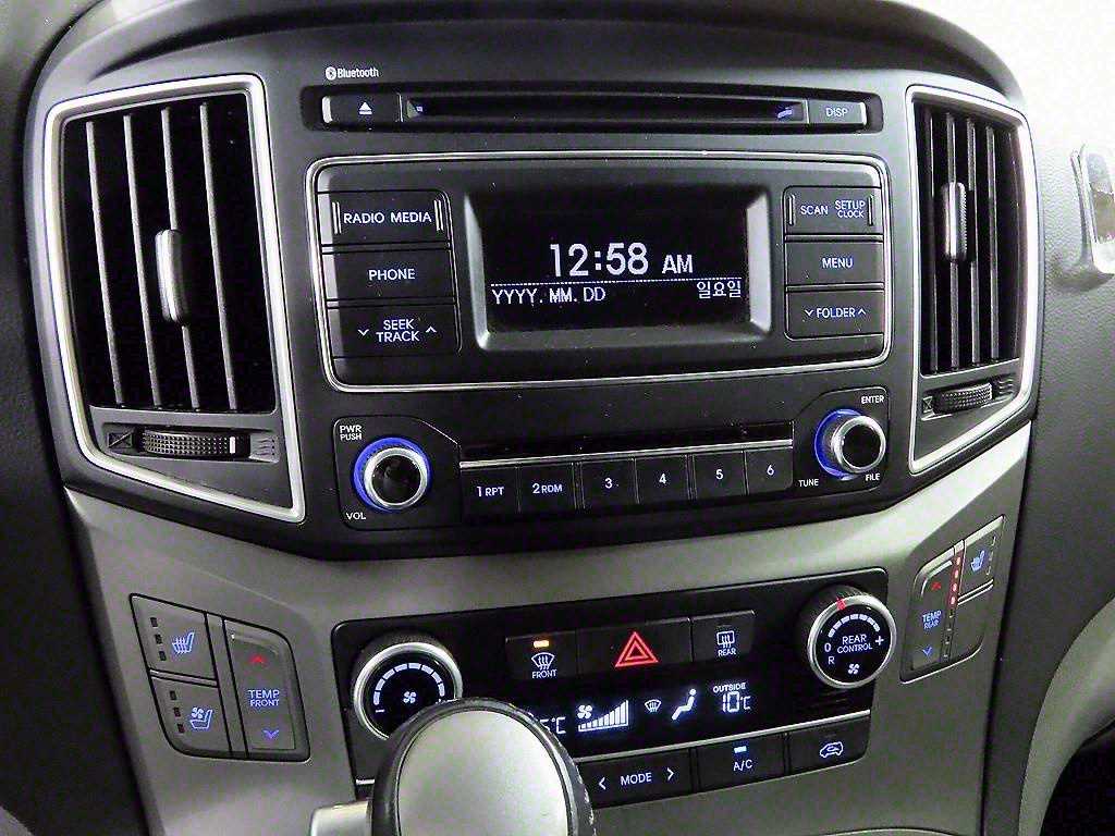 HYUNDAI Starex - Vista 10