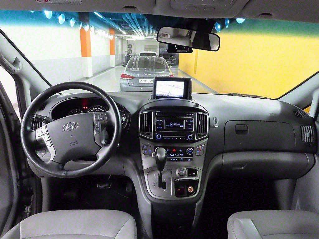 HYUNDAI Starex - Vista 8