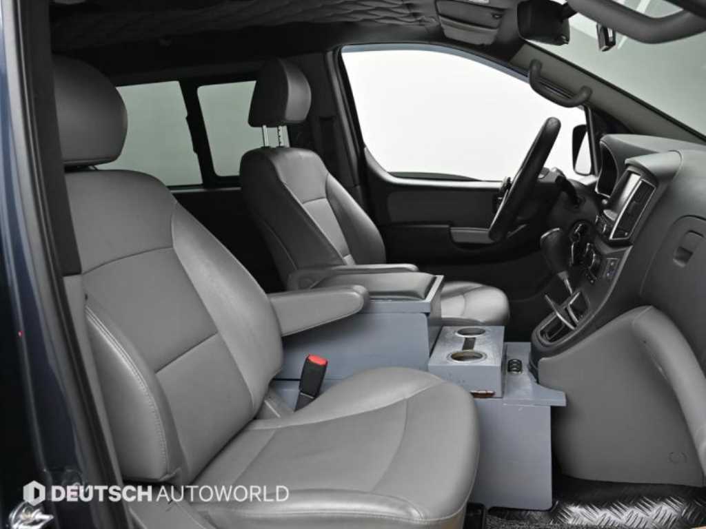 HYUNDAI Starex - Vista 9