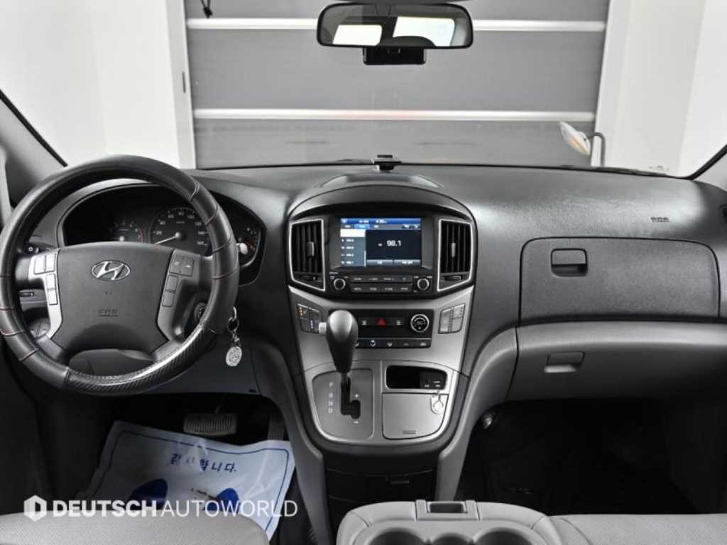 HYUNDAI Starex - Vista 7