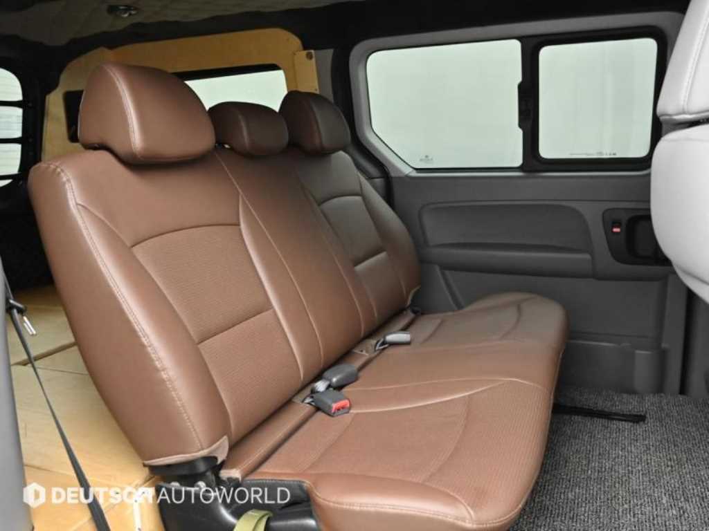 HYUNDAI Starex - Vista 10