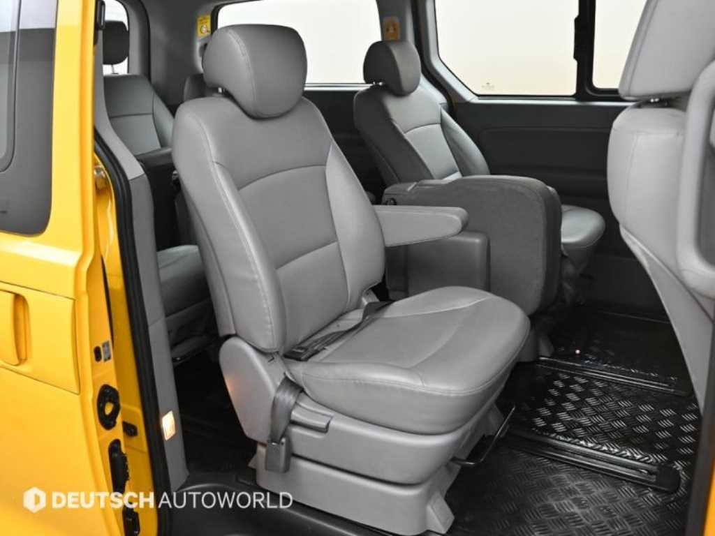 HYUNDAI Starex - Vista 12