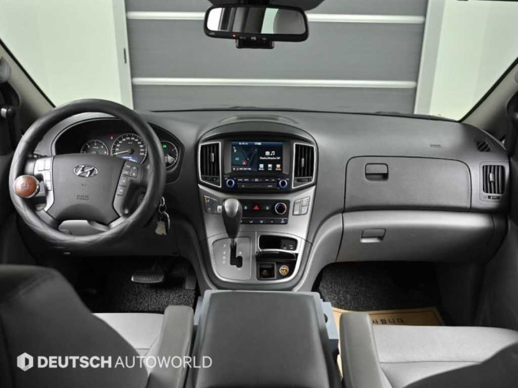 HYUNDAI Starex - Vista 6