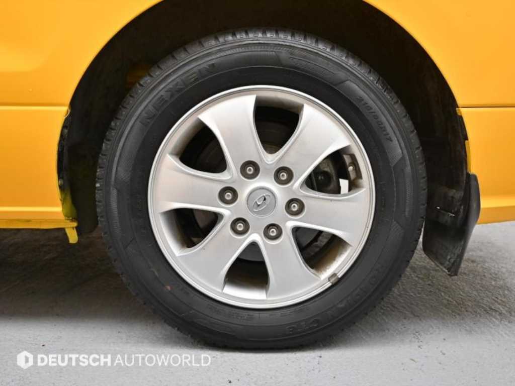 HYUNDAI Starex - Vista 5