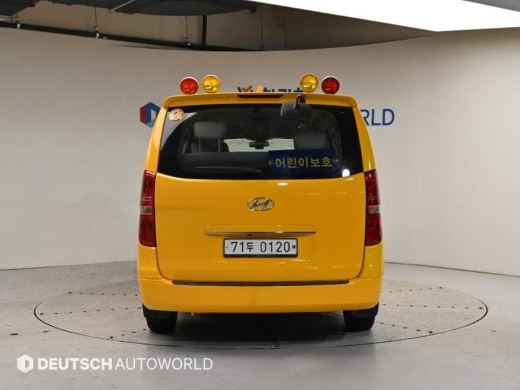 HYUNDAI Starex - Vista 4
