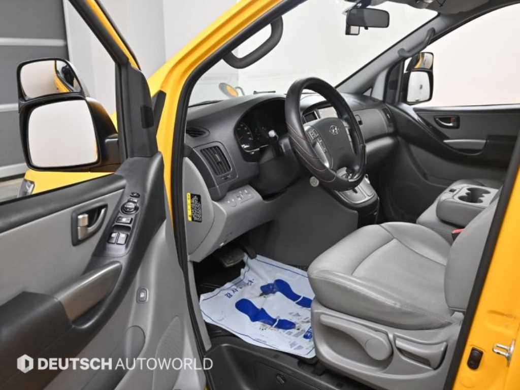 HYUNDAI Starex - Vista 11