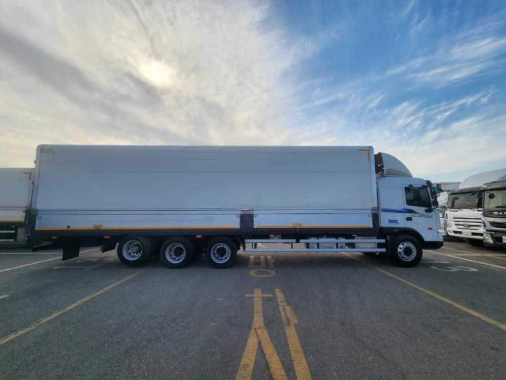 medium and large cargo truck - Vista 8