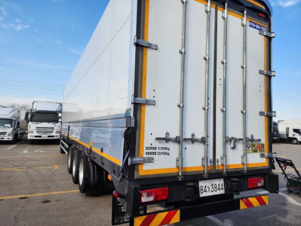 medium and large cargo truck - Vista 4