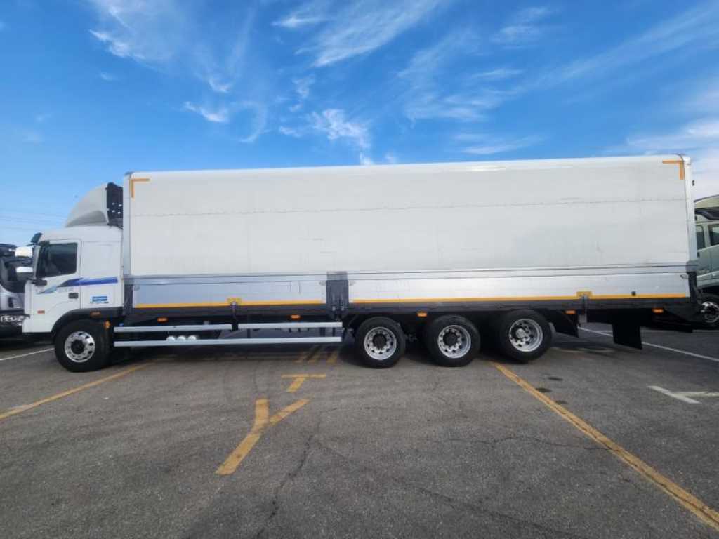 medium and large cargo truck - Vista 7