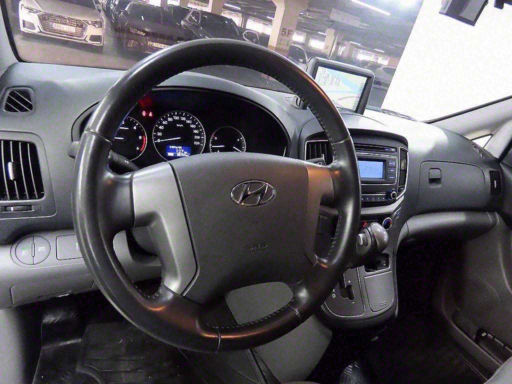 HYUNDAI Starex - Vista 9