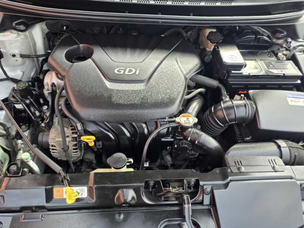 HYUNDAI Avante - Vista 11