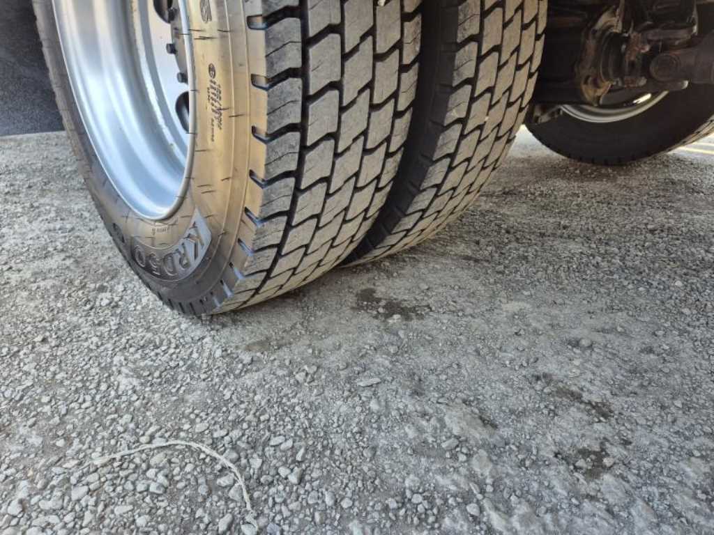 medium and large cargo truck - Vista 11