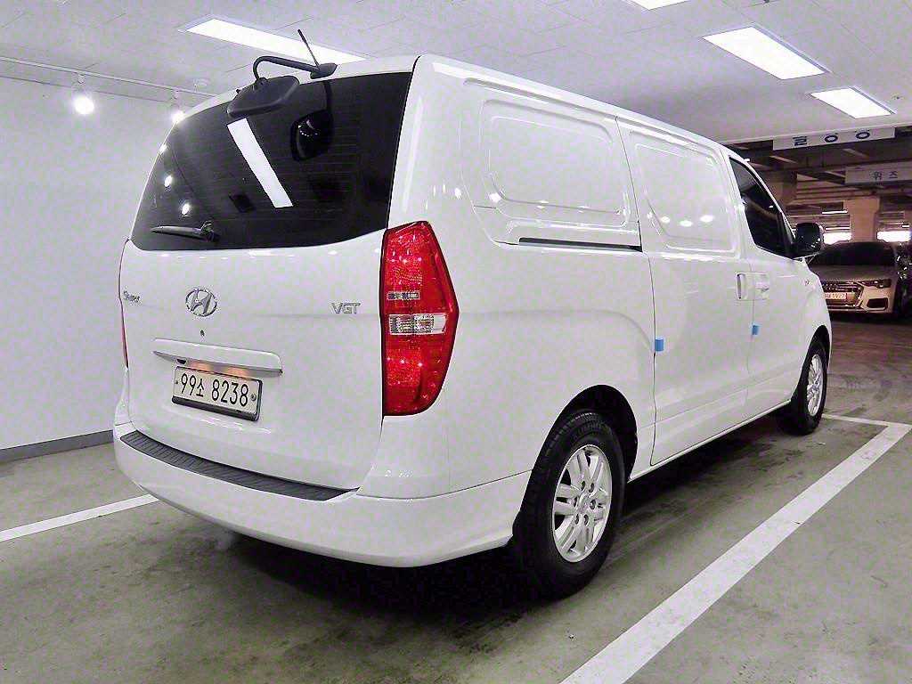 HYUNDAI Starex - Vista 4