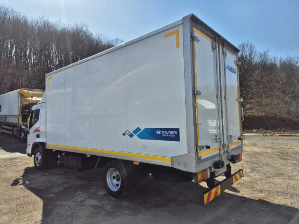 medium and large cargo truck - Vista 4