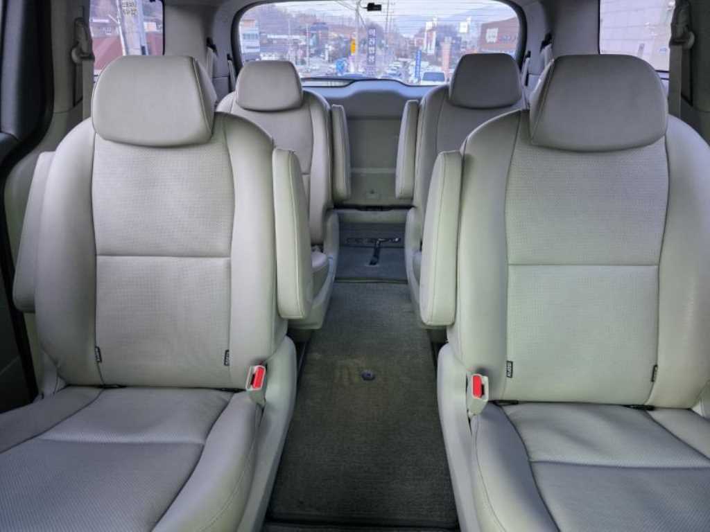 KIA Carnival - Vista 11