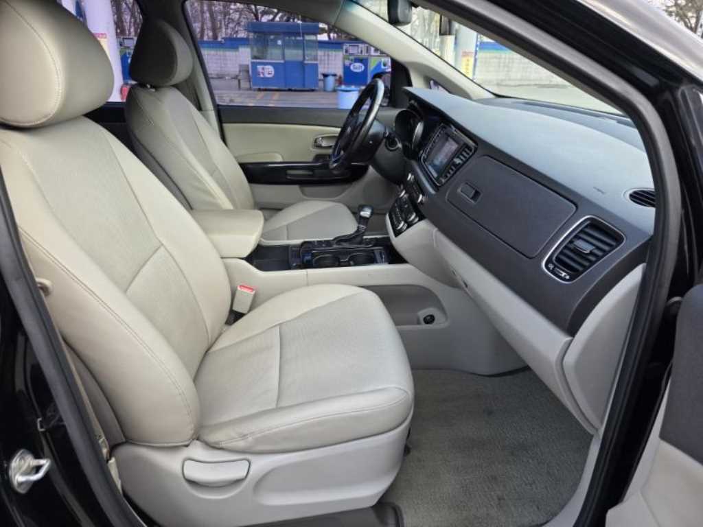 KIA Carnival - Vista 9