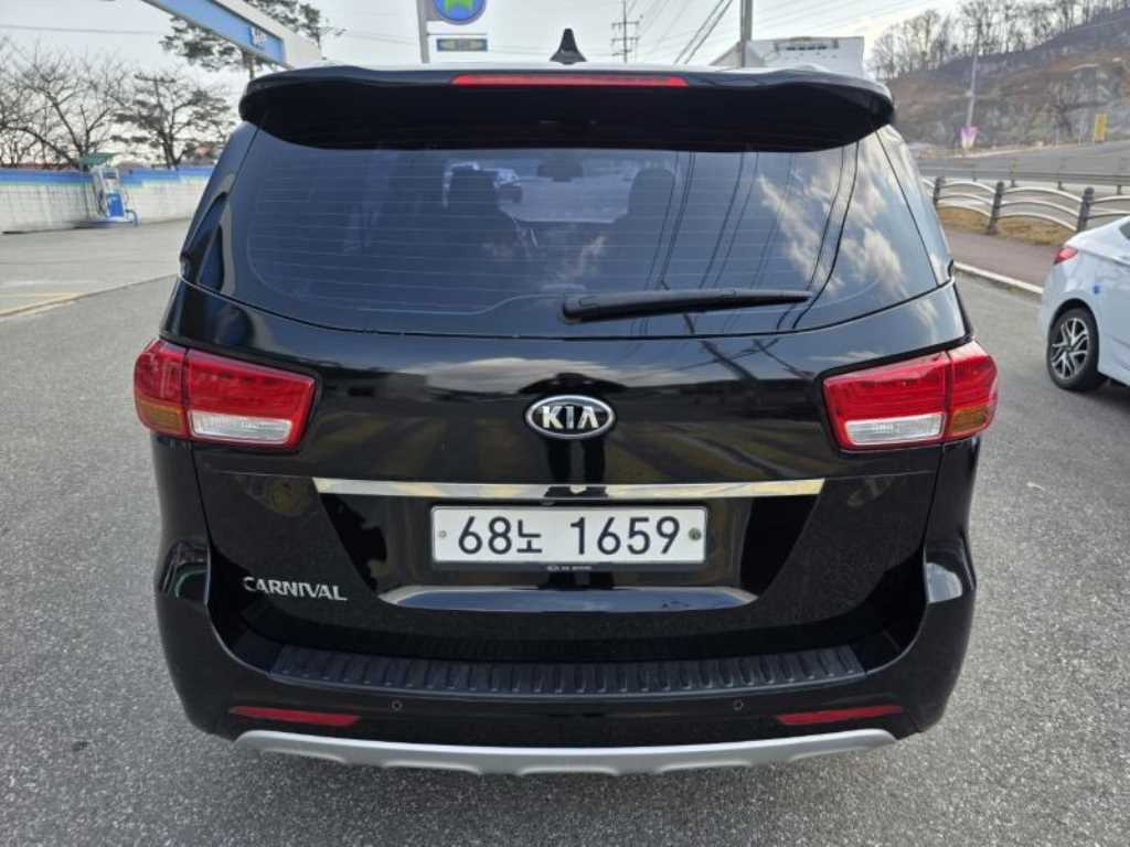 KIA Carnival - Vista 5