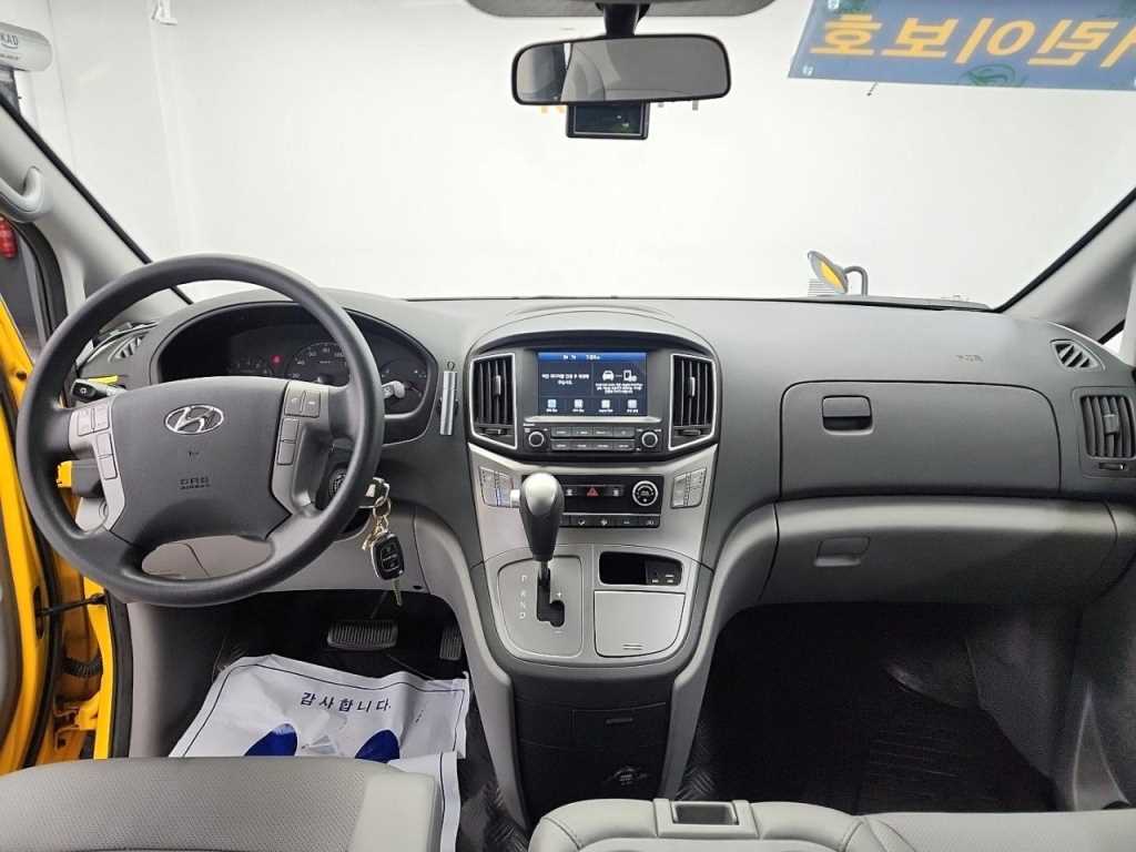 HYUNDAI Starex - Vista 7