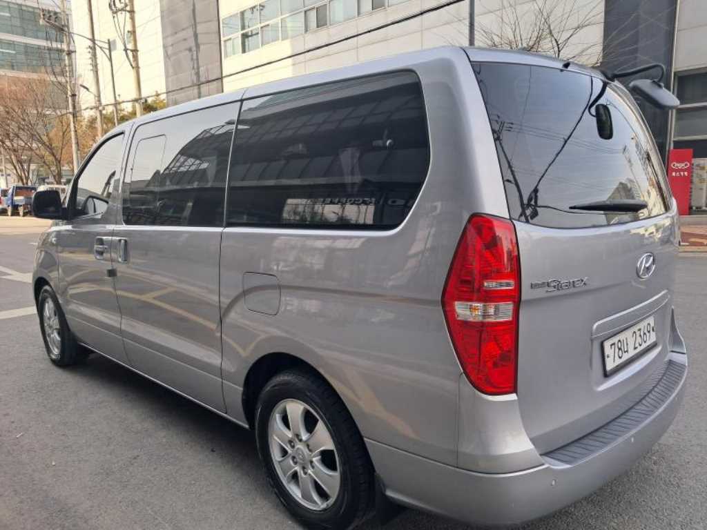 HYUNDAI Starex - Vista 5