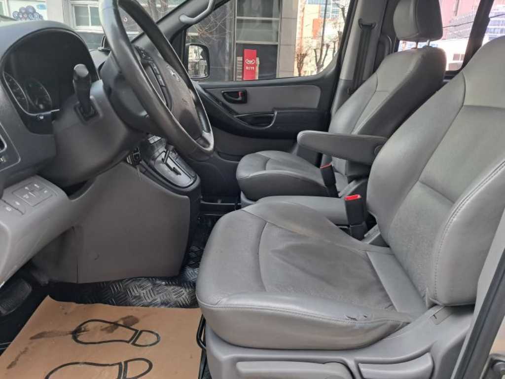 HYUNDAI Starex - Vista 7