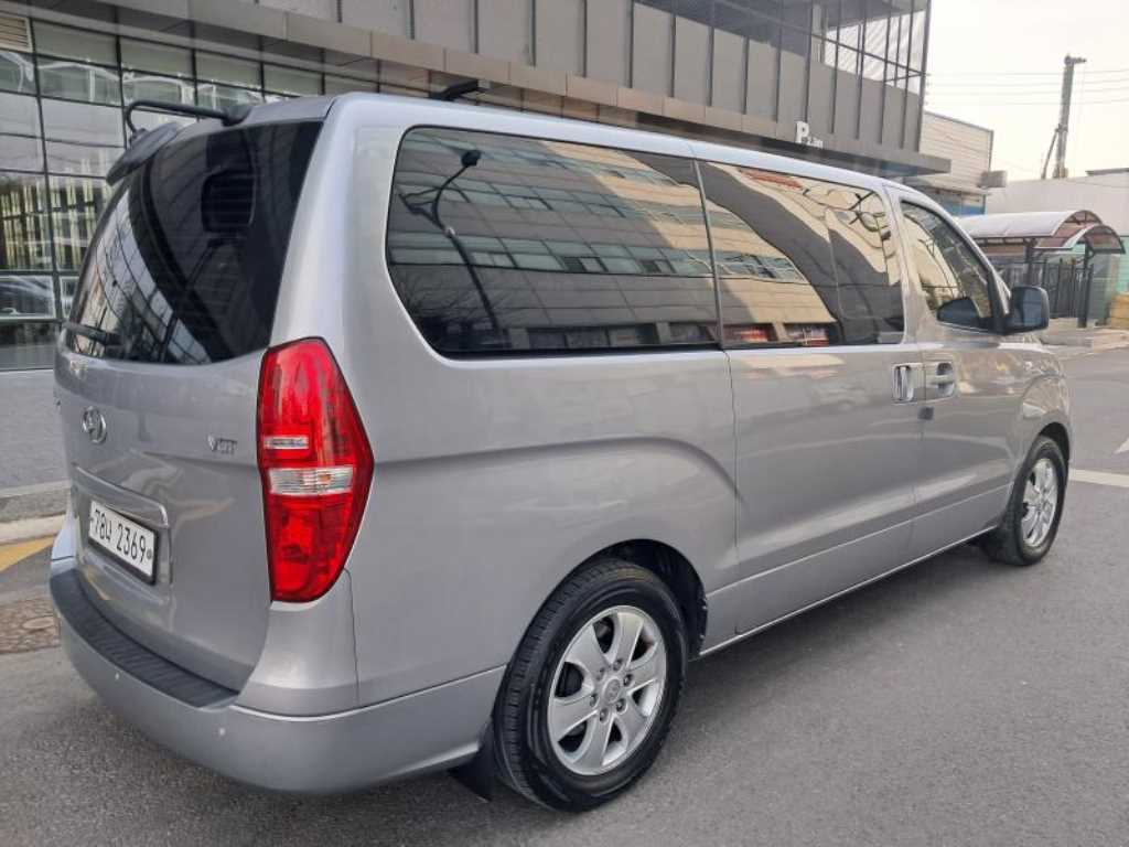 HYUNDAI Starex - Vista 4