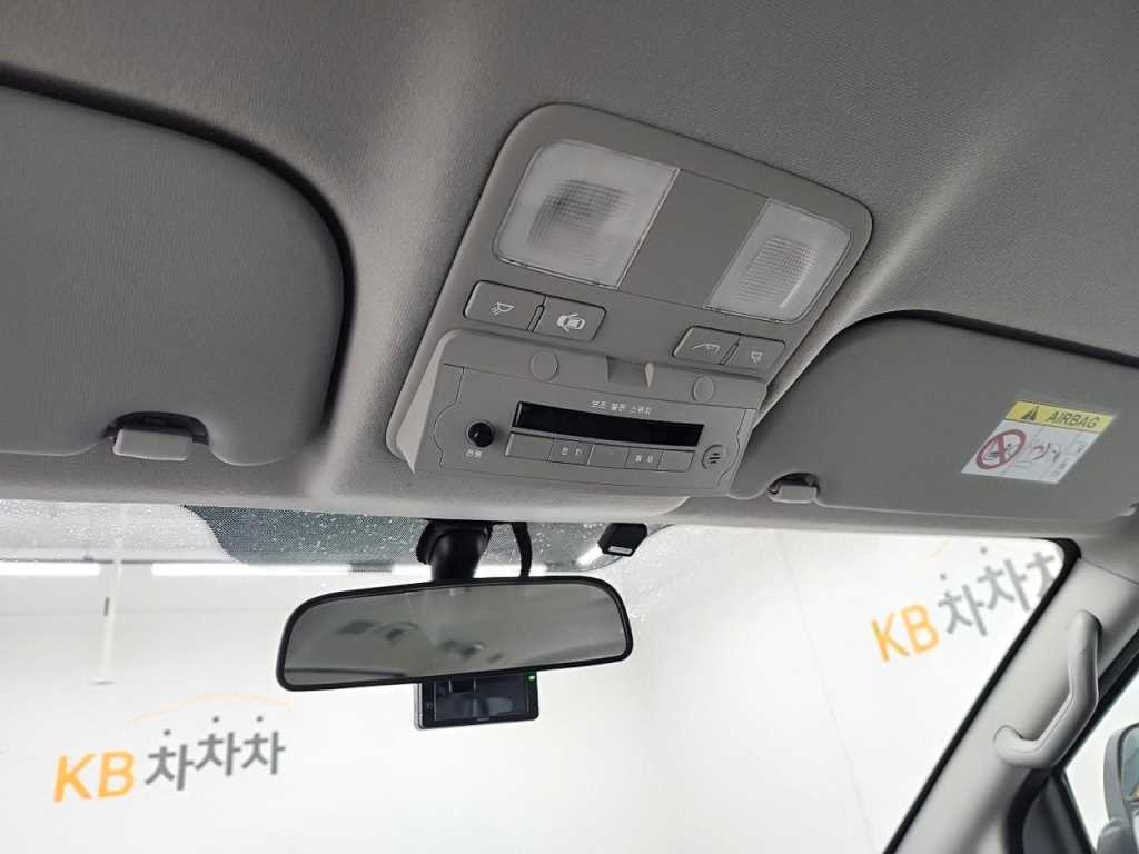 HYUNDAI Starex 2021 Amarillo - Importación desde Corea - HF Imports Iquique - Foto 18