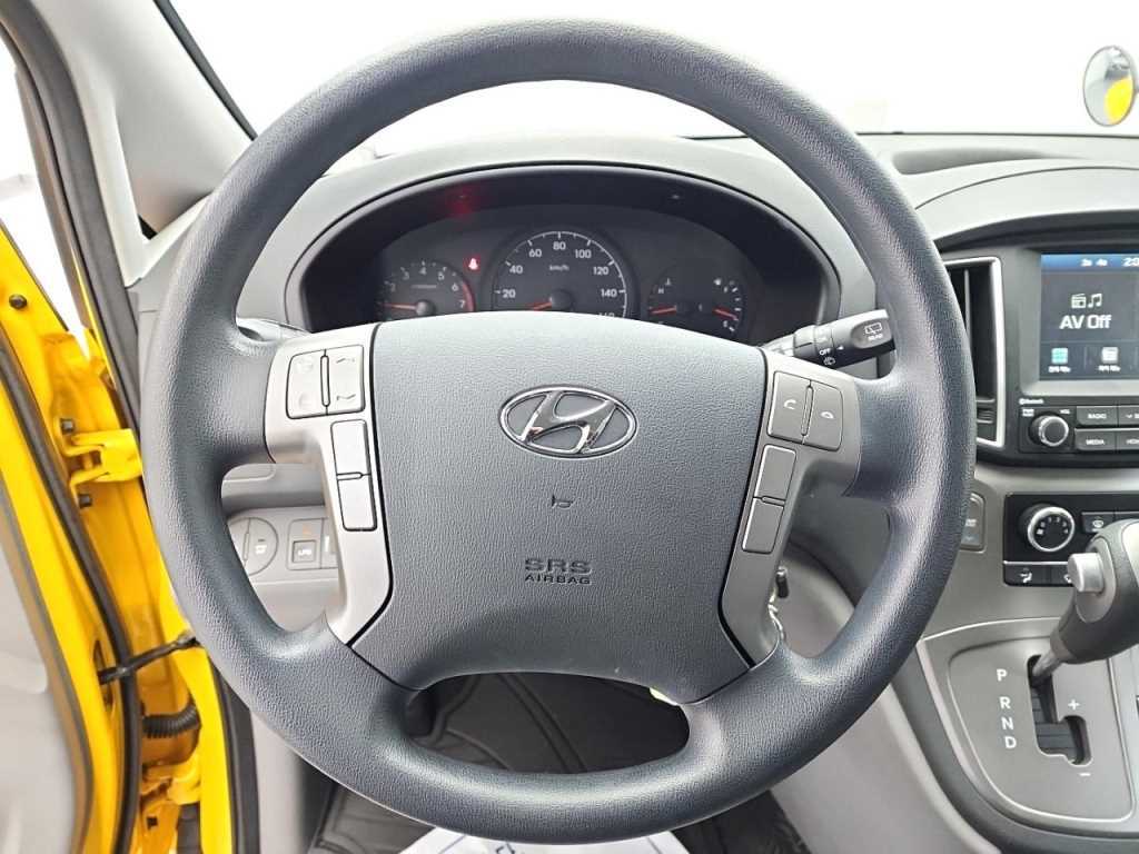 HYUNDAI Starex - Vista 9