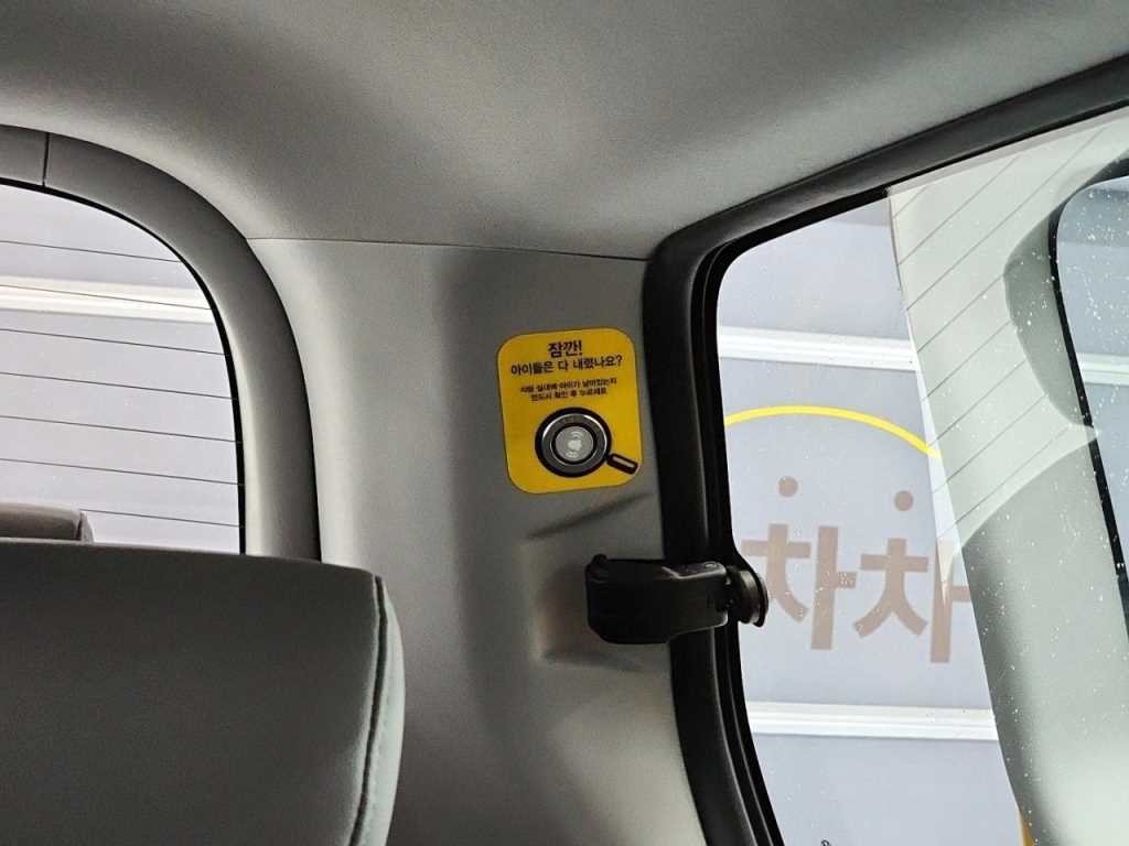 HYUNDAI Starex 2021 Amarillo - Importación desde Corea - HF Imports Iquique - Foto 16