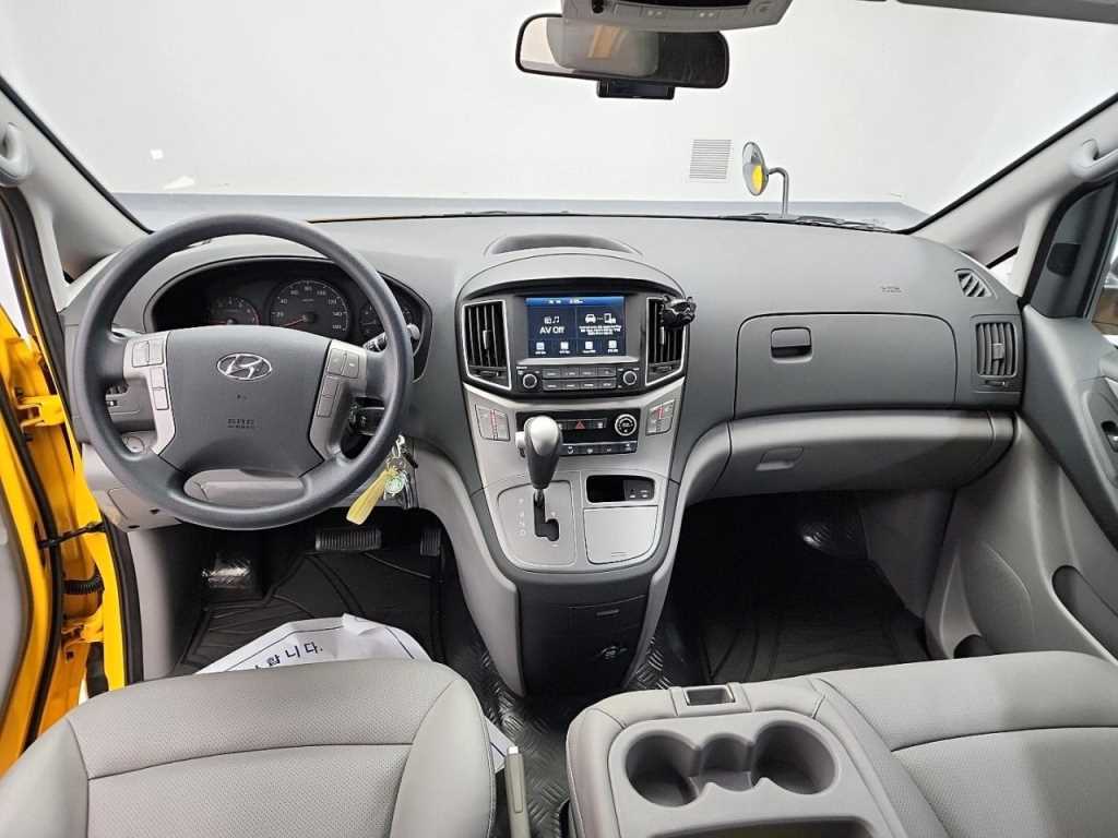 HYUNDAI Starex - Vista 7