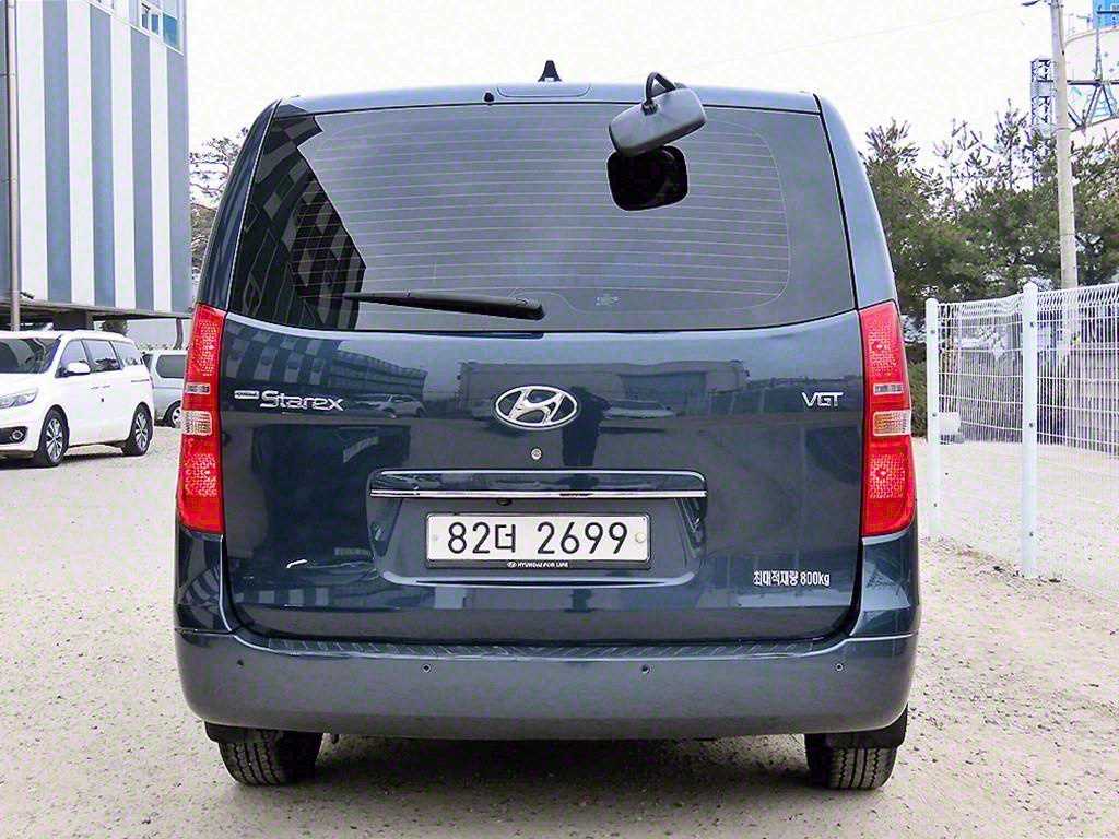 HYUNDAI Starex - Vista 4